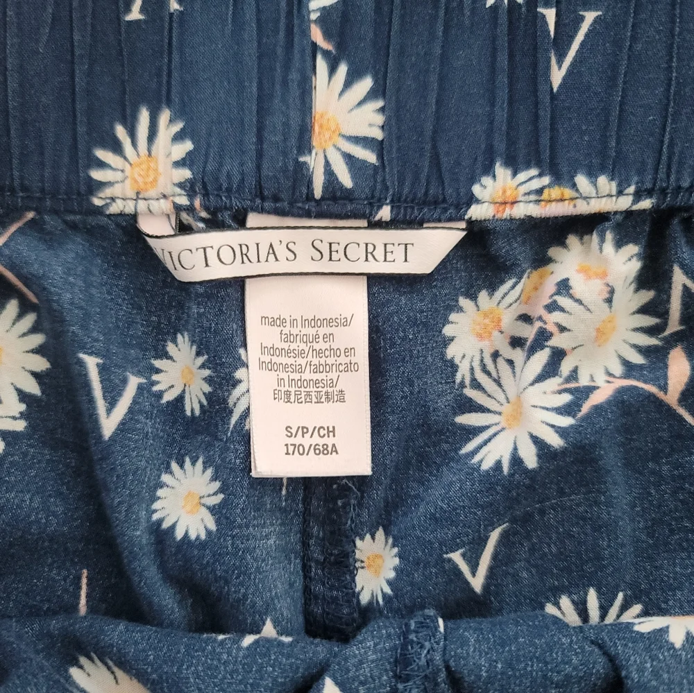 Victoria's Secret Navy Daisy Short Pajama Set